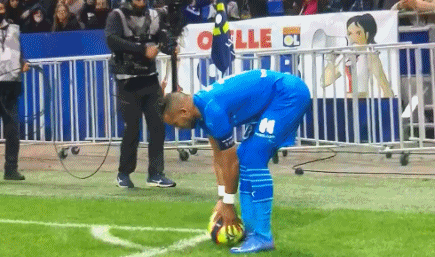 切尔西锋线低迷导致攻击乏力（锋线不振拖累切尔西进攻）