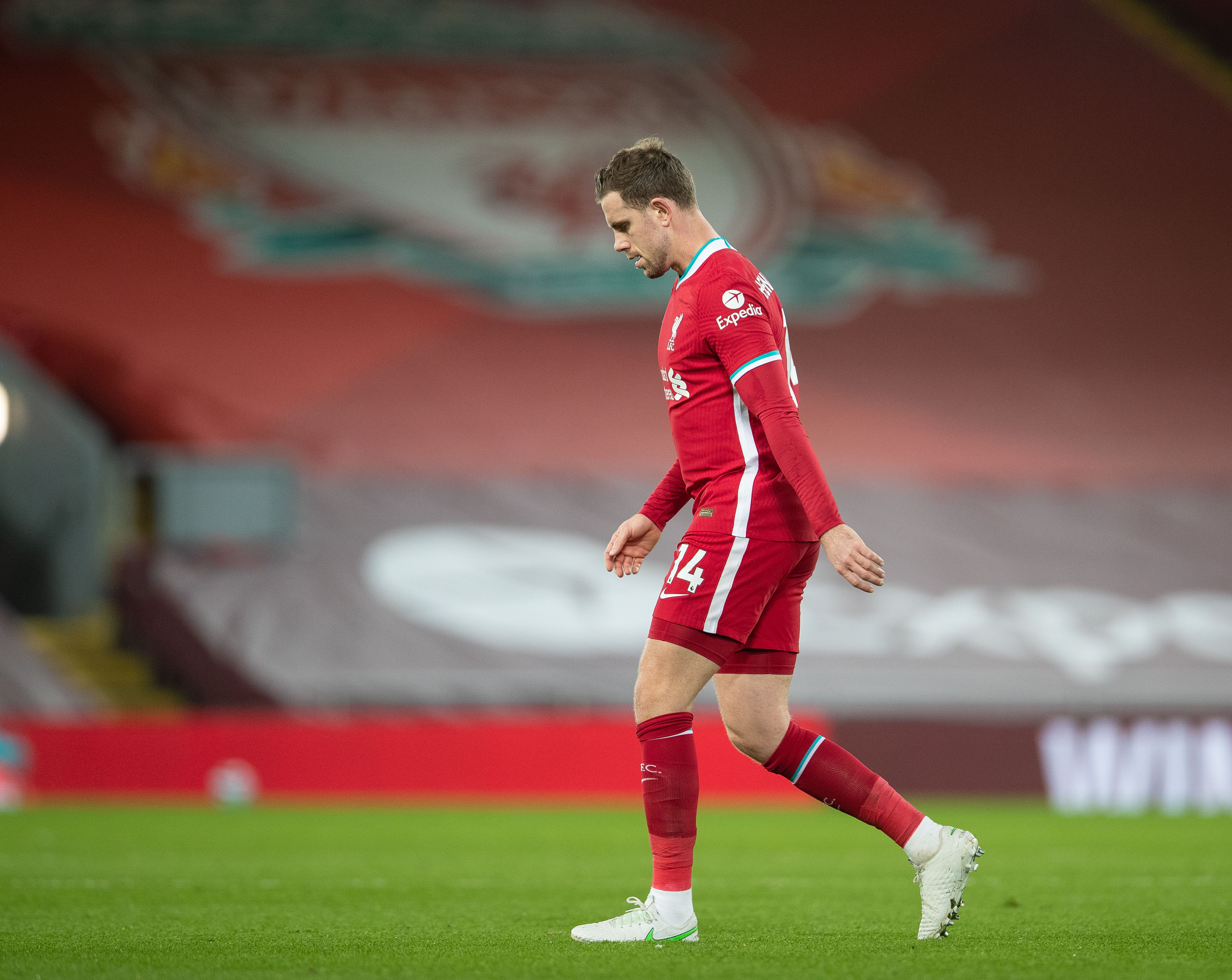 记者：佛罗伦萨球员不满基恩500万高薪，后者态度也存在问题（记者称佛罗伦萨队内对基恩500万年薪不满，其态度亦遭质疑）