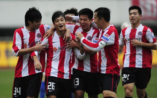 被与梅西比较？伦纳特-卡尔：我不能和他相比，他是我的偶像（被拿来和梅西相提并论？伦纳特-卡尔：不敢比，他是我的偶像）