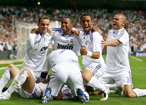 前锋终结进球荒，庆祝动作感动球迷