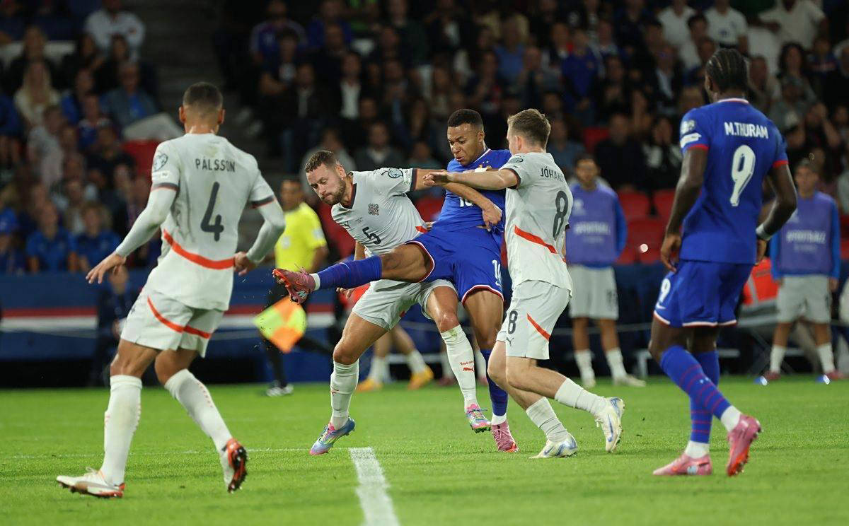 媒体批评贝林厄姆，赖特：他们没准备好接纳一位黑人超级巨星（媒体抨击贝林厄姆，赖特：他们尚未准备好接受一位黑人超级巨星）