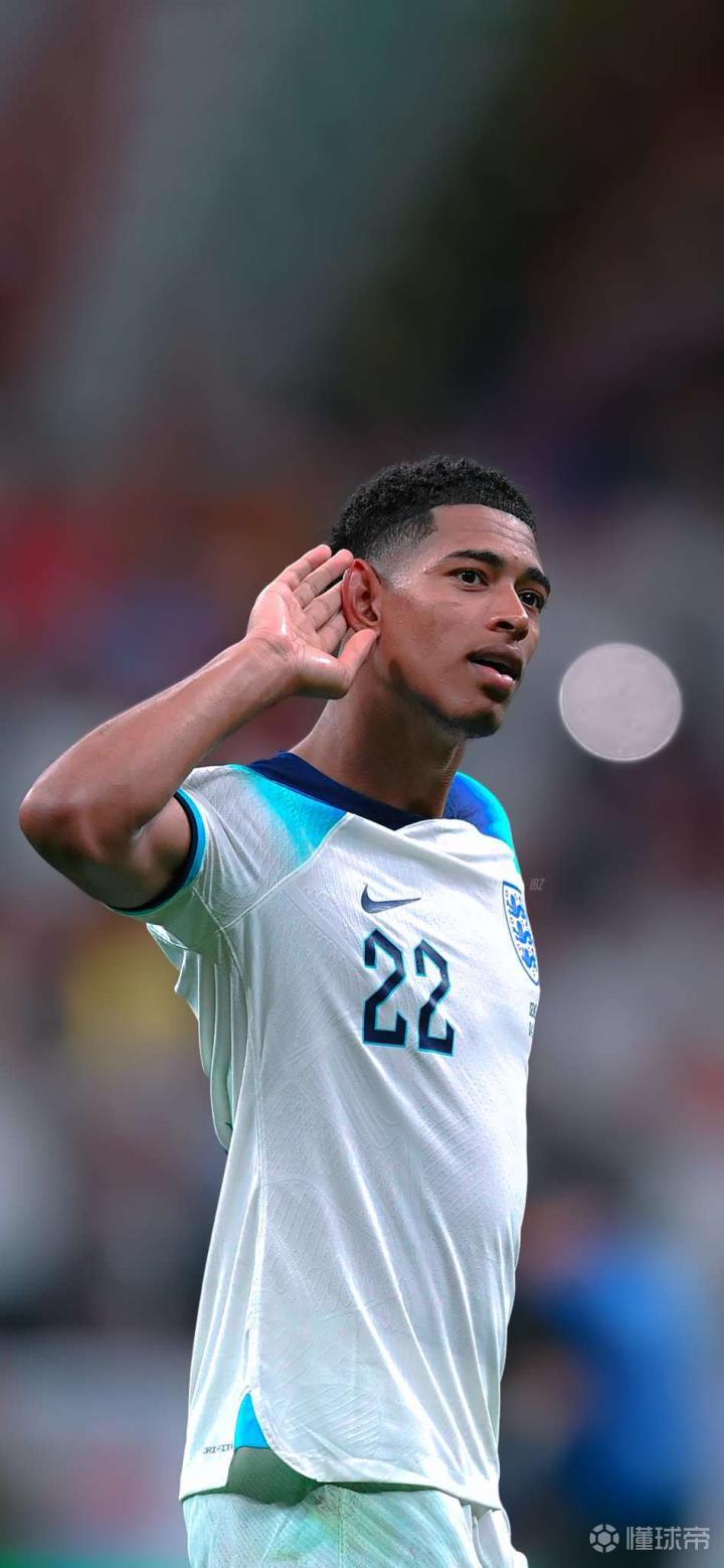 埃弗顿后卫禁区疑似手球，裁判未吹点球正确吗？