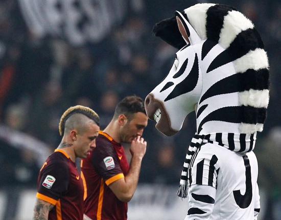 英超争冠悬念再起！曼城强势迫近，阿森纳迎魔鬼赛程（英超冠军之争重燃！曼城步步紧逼，阿森纳直面魔鬼赛程）