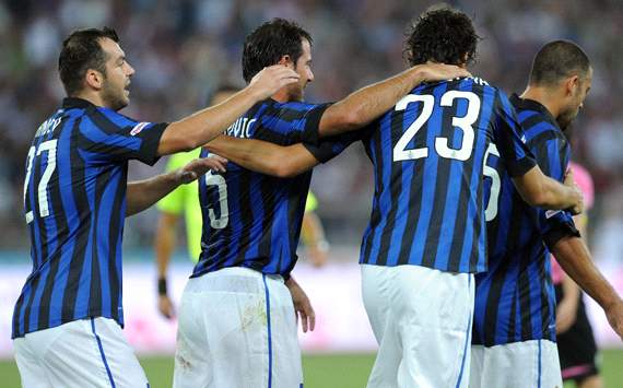 球迷沸腾：这球吹了也太离谱（球迷炸锅：这次判罚离谱至极）