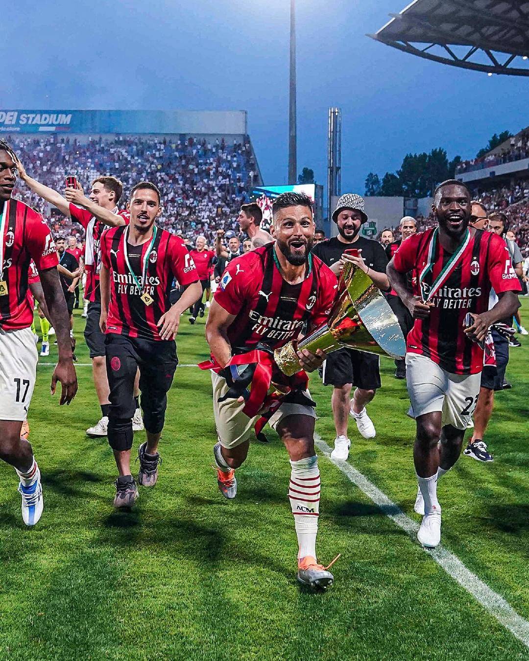 碾压！詹姆斯生涯对阵猛龙58胜18负，场均28+8+7（詹皇统治猛龙：生涯58胜18负，场均28分8板7助）