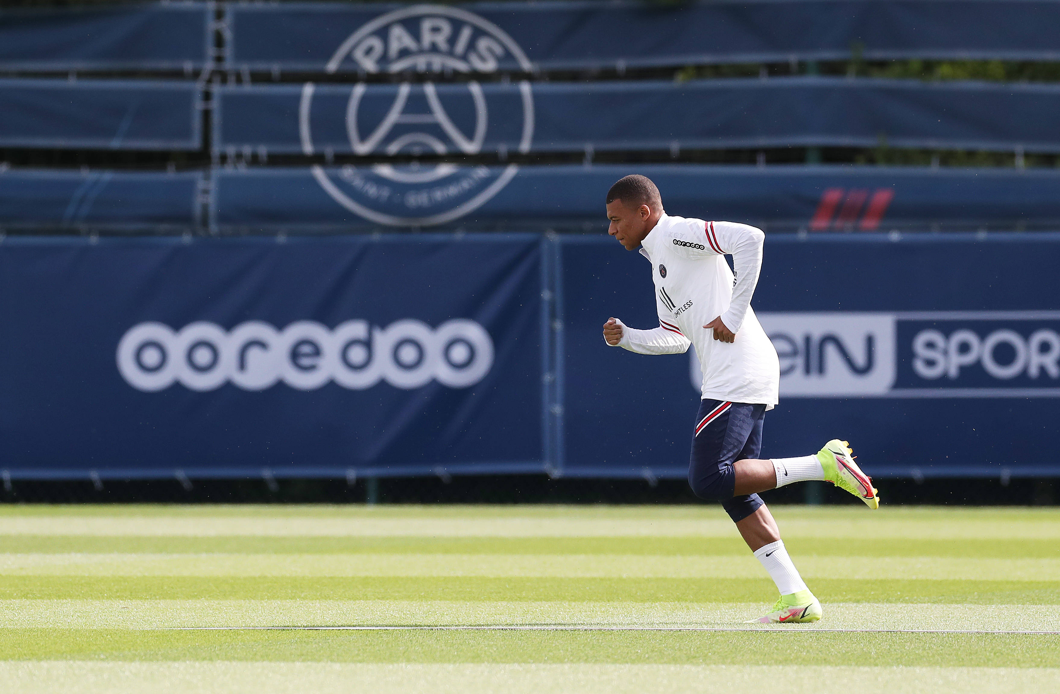 杰伦·约翰逊30+12+12助老鹰终结连败，首次连场三双（30+12+12！杰伦·约翰逊率老鹰止住连败，生涯首次连两场三双）