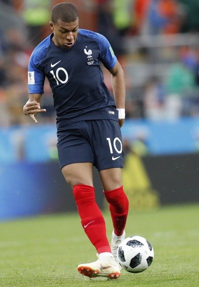 李玮锋率苏州队夺双城赛冠军：过来帮好忙，把队伍组合得更好（李玮锋带苏州队加冕双城赛冠军：到来助力，球队配合更趋默契）