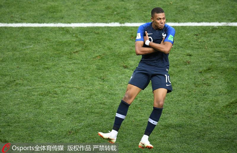 10场7胜，拜仁是击败卡塔尔财团时代巴黎次数并列最多的球队（拜仁10战7胜，对卡塔尔时代巴黎的胜场并列第一）