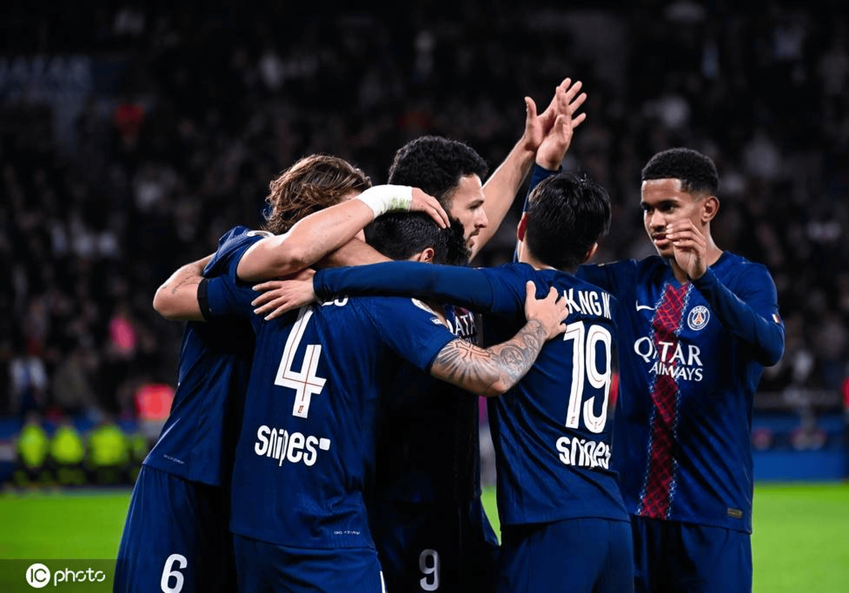 路易斯·恩里克：从第二名到动力源，巴黎圣日耳曼的逆境新篇章（路易斯·恩里克：将第二名化作驱动力，开启巴黎圣日耳曼逆袭新章）