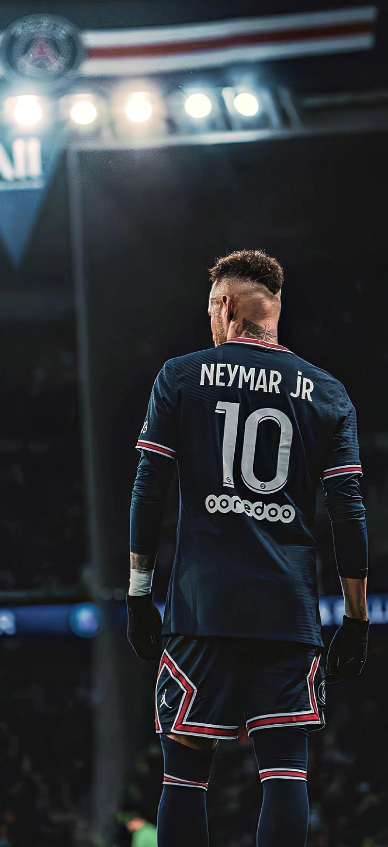 格策再遇弗里克，欧冠对决引回忆（欧冠重逢弗里克，格策往事涌现）