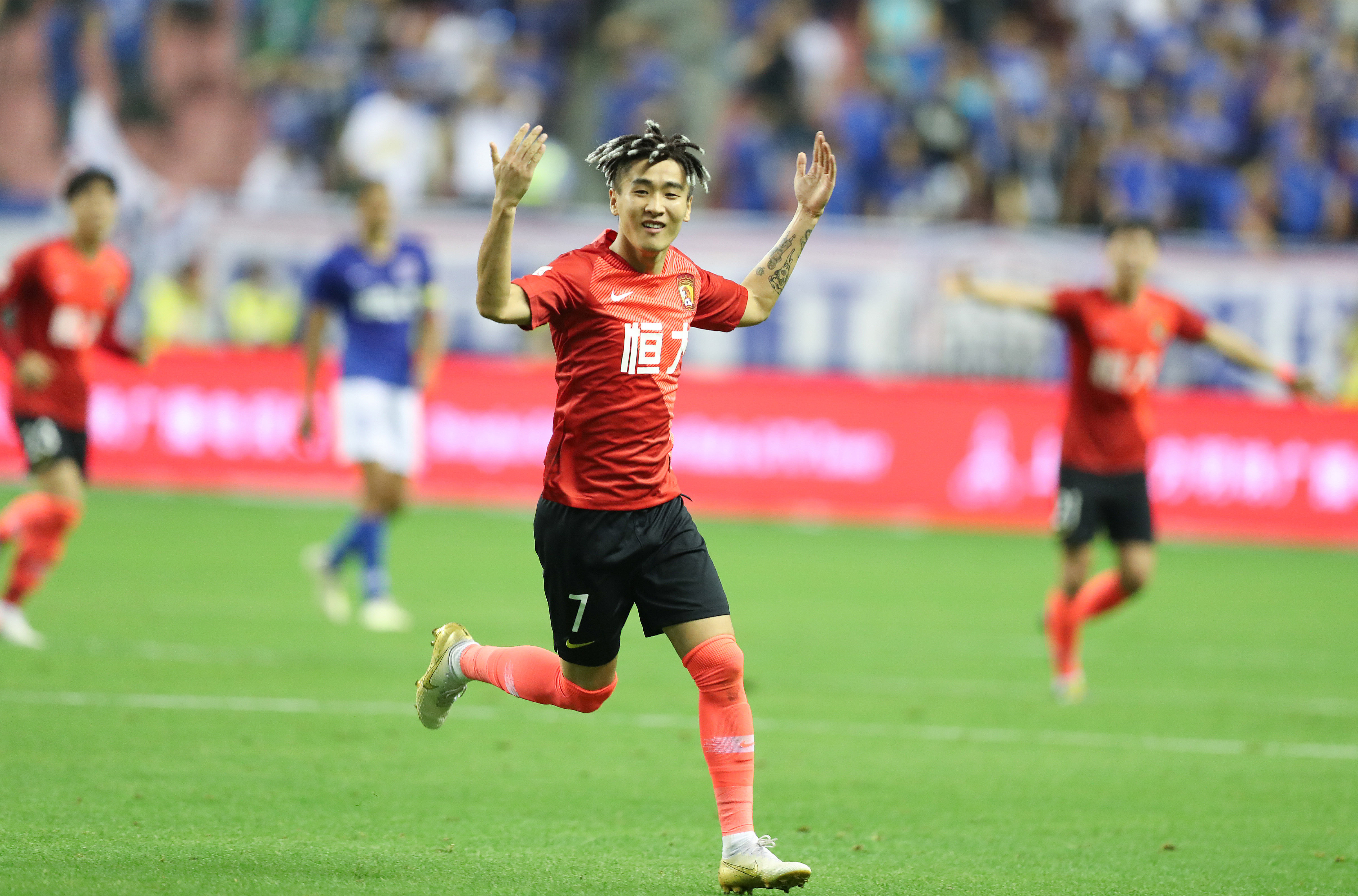 快船本场失分92创赛季新低，在此之前场均失分达118.8（快船本场仅失92分创赛季新低，此前场均失分118.8）