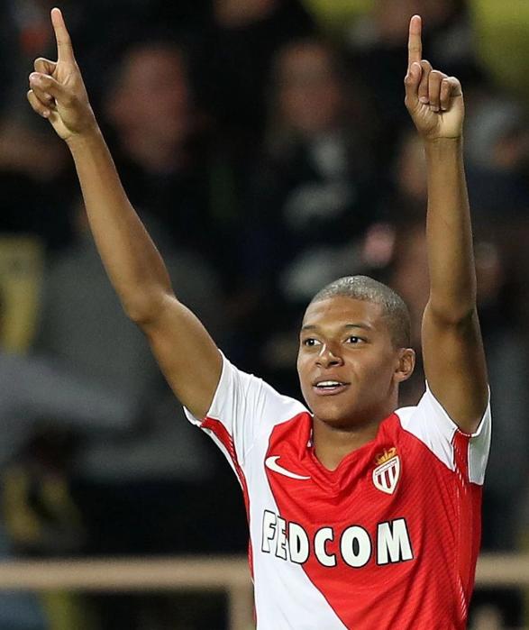 意甲半场：杜维卡斯建功，科莫暂1-0萨索洛（半场战报：杜维卡斯破门，科莫暂以1-0领先萨索洛）