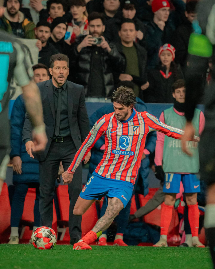 记者：阿坎吉因流感缺席训练，球员身体状况将于明日进行评估（记者：阿坎吉因流感无缘训练，身体情况将在明日评估）