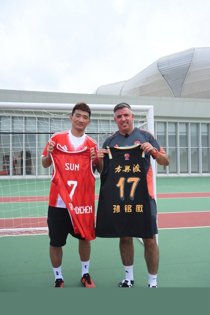 替补球员关键时刻破门逆转比赛