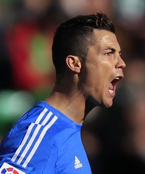 杜兰特关键中投，全场掌声雷动（杜兰特关键中投引爆全场掌声）