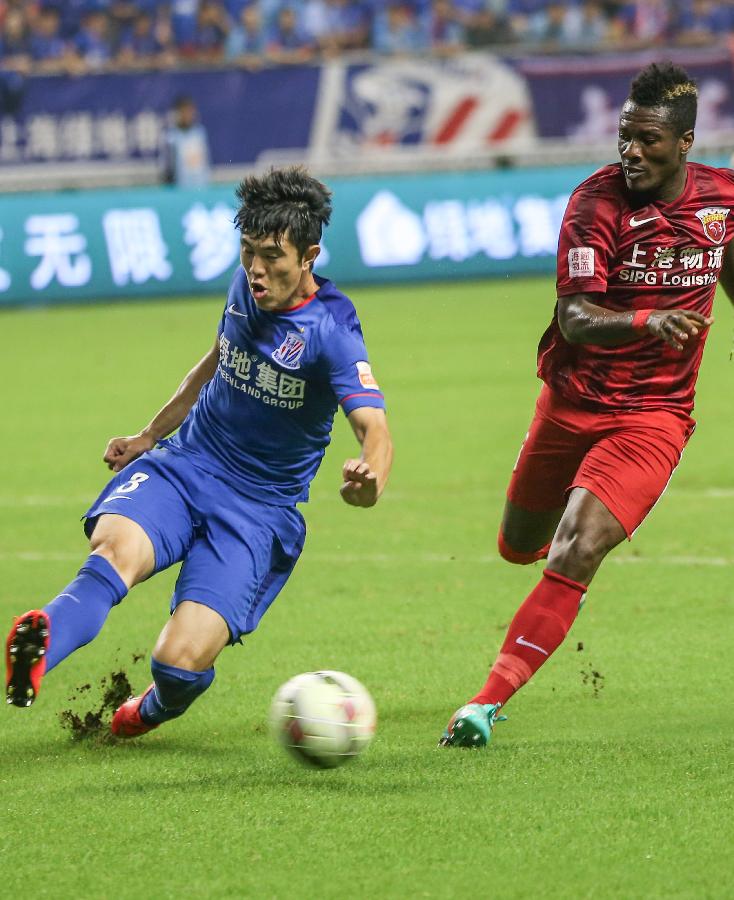 拓记：克林根争抢篮板后一瘸一拐走向替补席，赛前左小腿就有挫伤